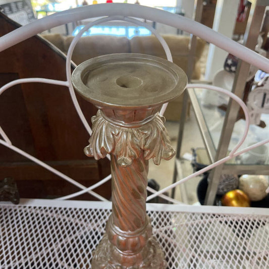 SINGLE TALL GOLDEN CANDLEHOLDER