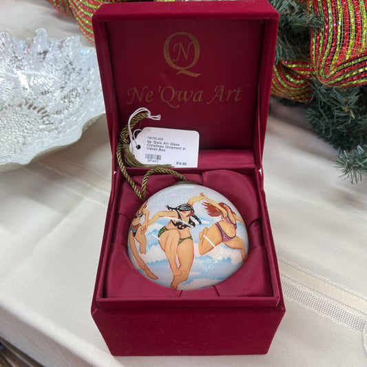 NE 'QWA ART GLASS CHRISTMAS ORNAMENT IN VELVET BOX