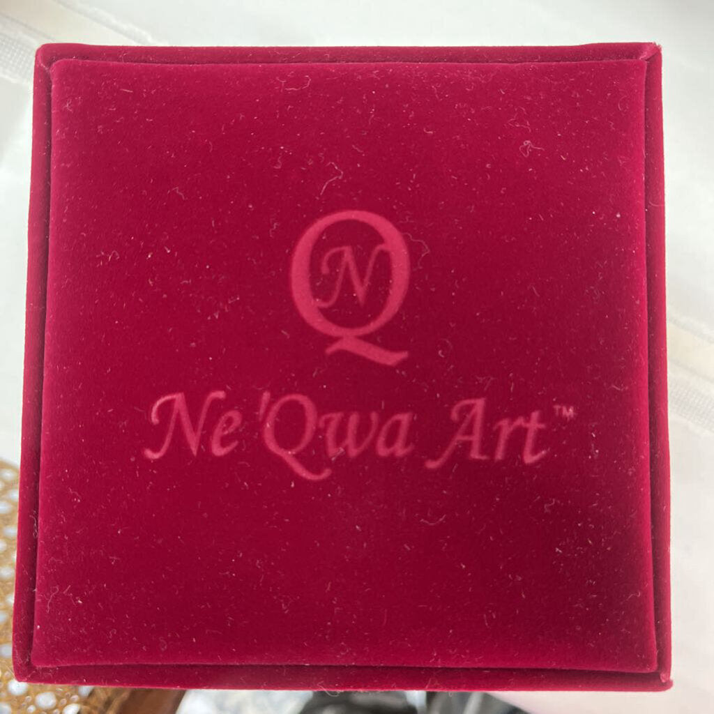 Ne 'Qwa Art Glass Christmas Ornament in Velvet Box