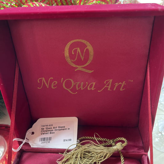 Ne 'Qwa Art Glass Christmas Ornament in Velvet Box