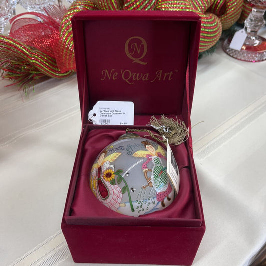 NE 'QWA ART GLASS CHRISTMAS ORNAMENT IN VELVET BOX