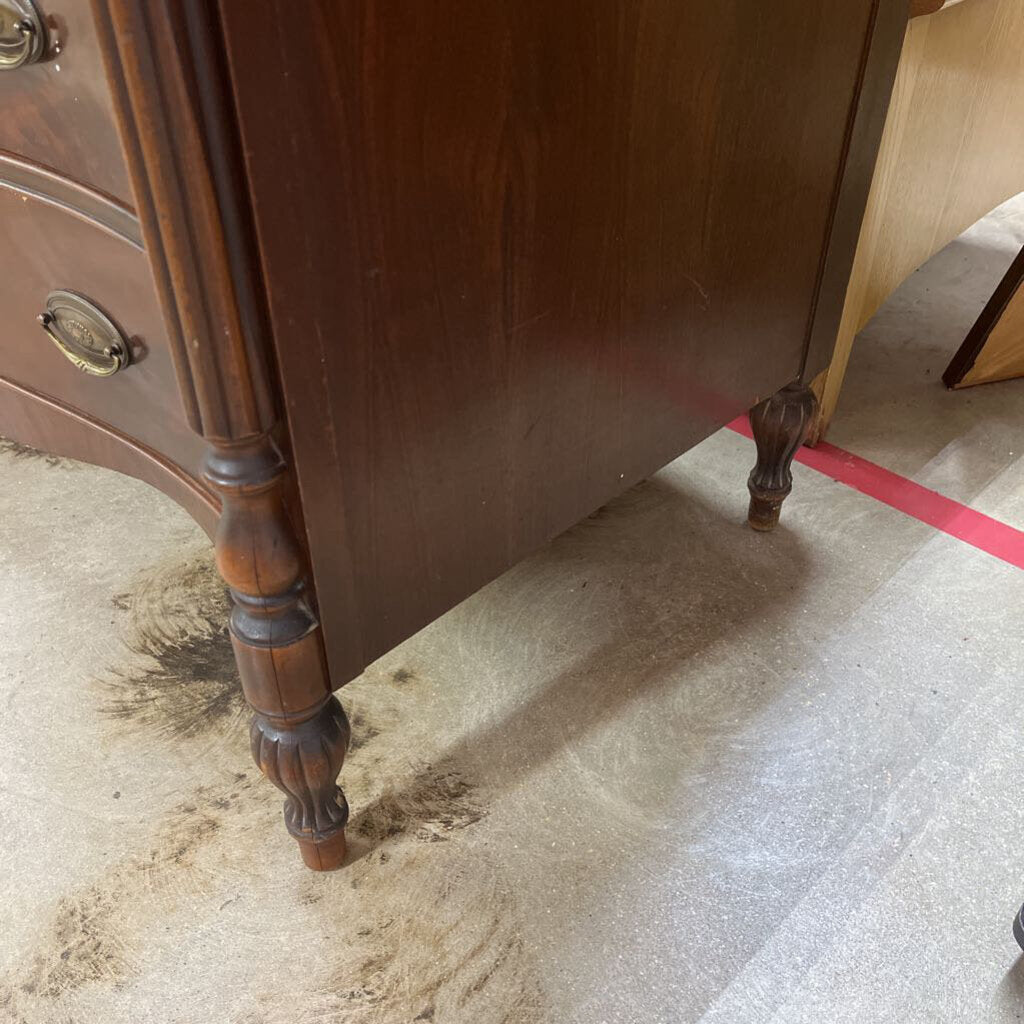 VINTAGE DRESSER WITH ROUND MIRROR