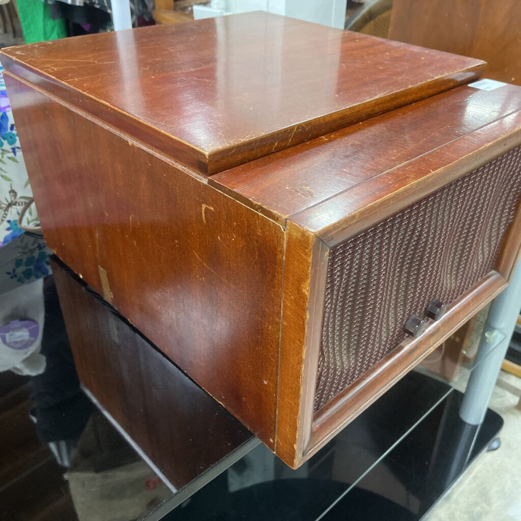 1930S MAGNAVOX RECORD PLAYER