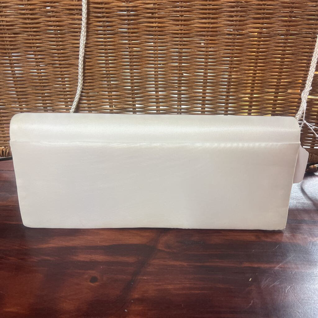 WHITE VINTAGE HANDBAG