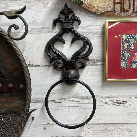FLEUR D LES METAL TOWEL RING