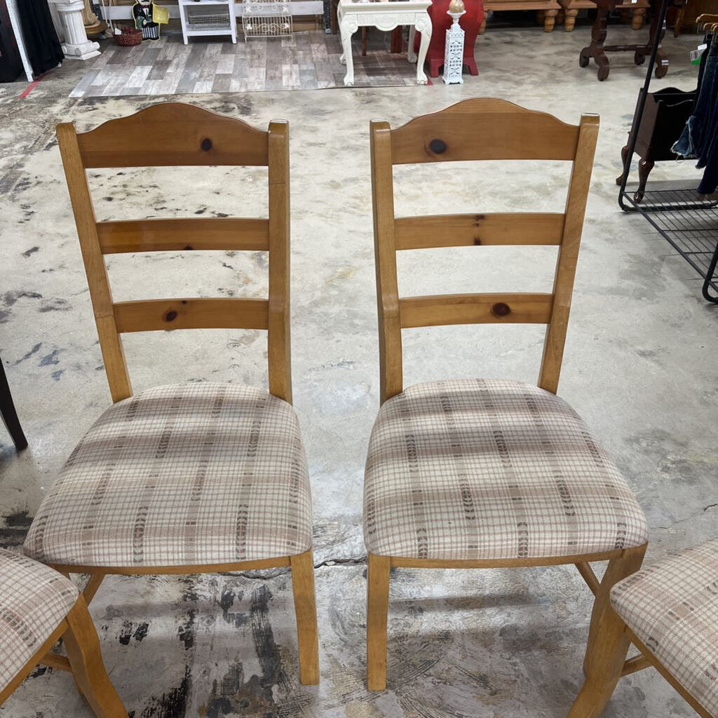 SET OF 4 PINEWOOD DINING ROOM CHAIRS