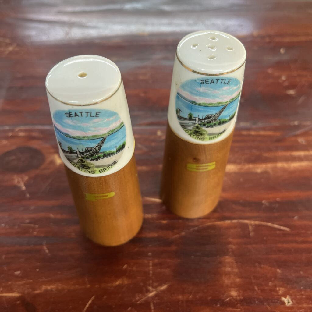 SALT AND PEPPER SHAKER - SEATTLE