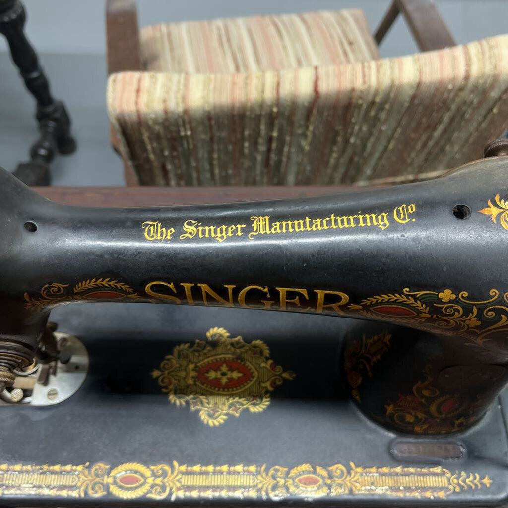 ANTIQUE SINGER RED EYE SEWING MACHINE (1921)