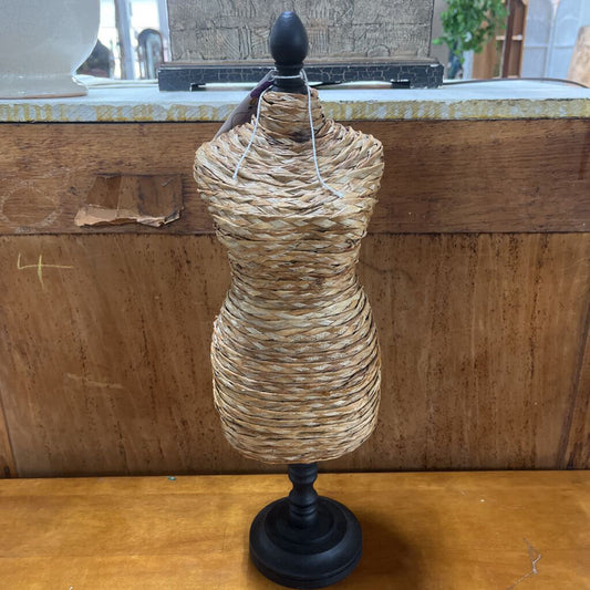 BUST, SMALL RATTAN ON STAND, FUNCTIONAL DECOR