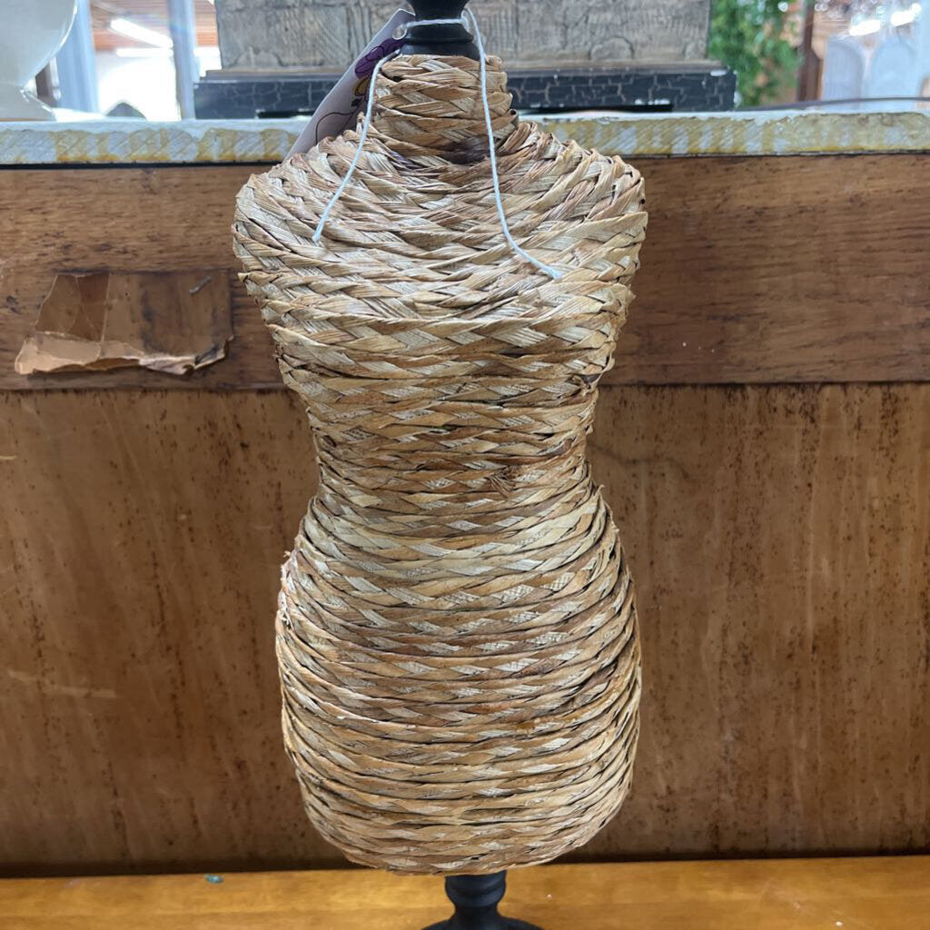 BUST, SMALL RATTAN ON STAND, FUNCTIONAL DECOR