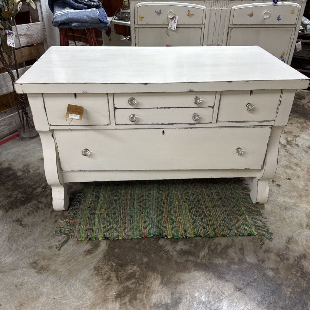 DRESSER, VTG 5 DRAWER W/ORIGINAL GLASS/BRASS HARDWARE, WHITE