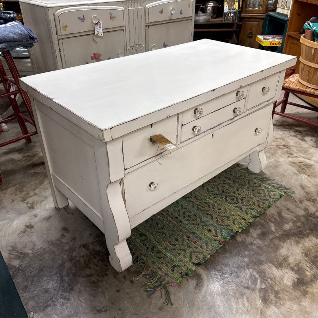 DRESSER, VTG 5 DRAWER W/ORIGINAL GLASS/BRASS HARDWARE, WHITE
