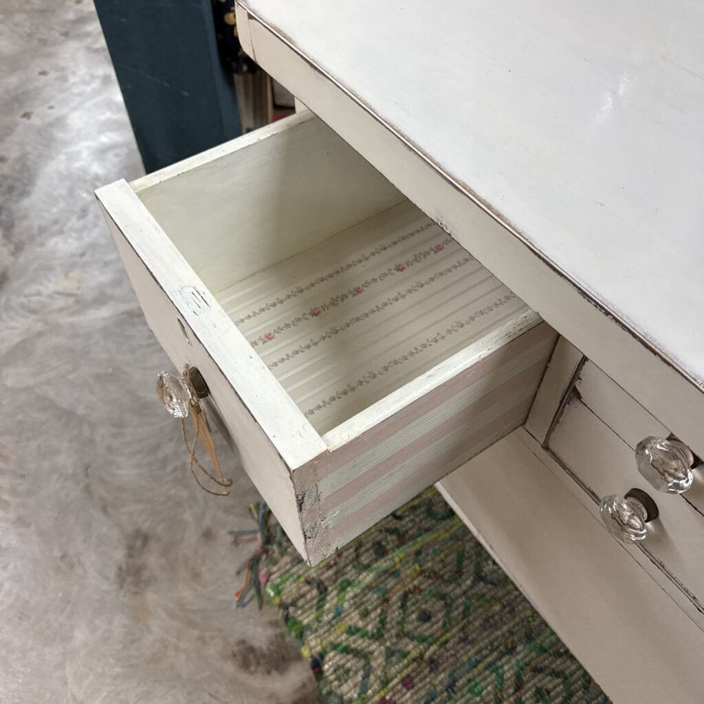 DRESSER, VTG 5 DRAWER W/ORIGINAL GLASS/BRASS HARDWARE, WHITE