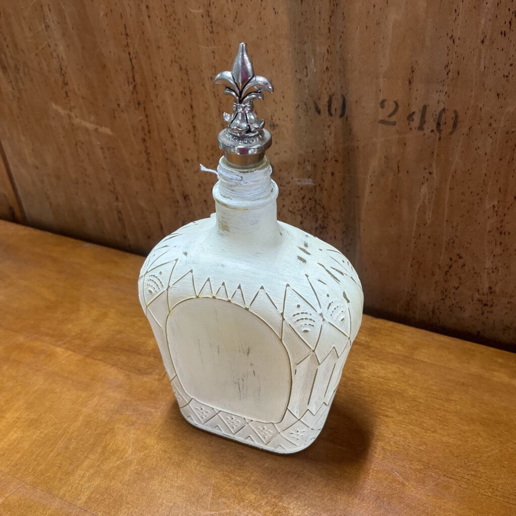 SHABBY CROWN ROYAL BOTTLE FLEUR D LES STOPPER