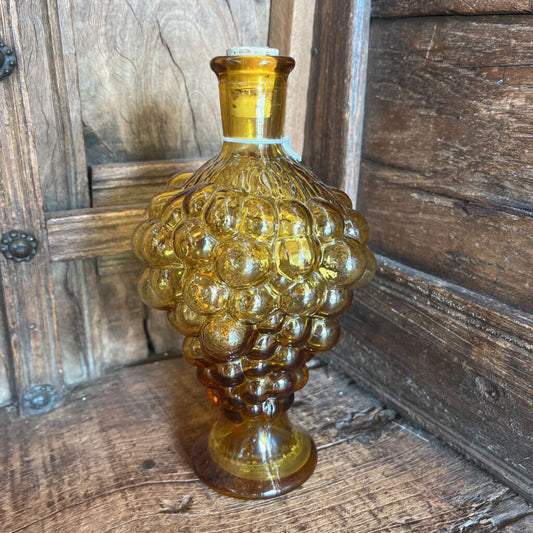 AMBER GLASS GRAPE DESIGN DECANTER CORK