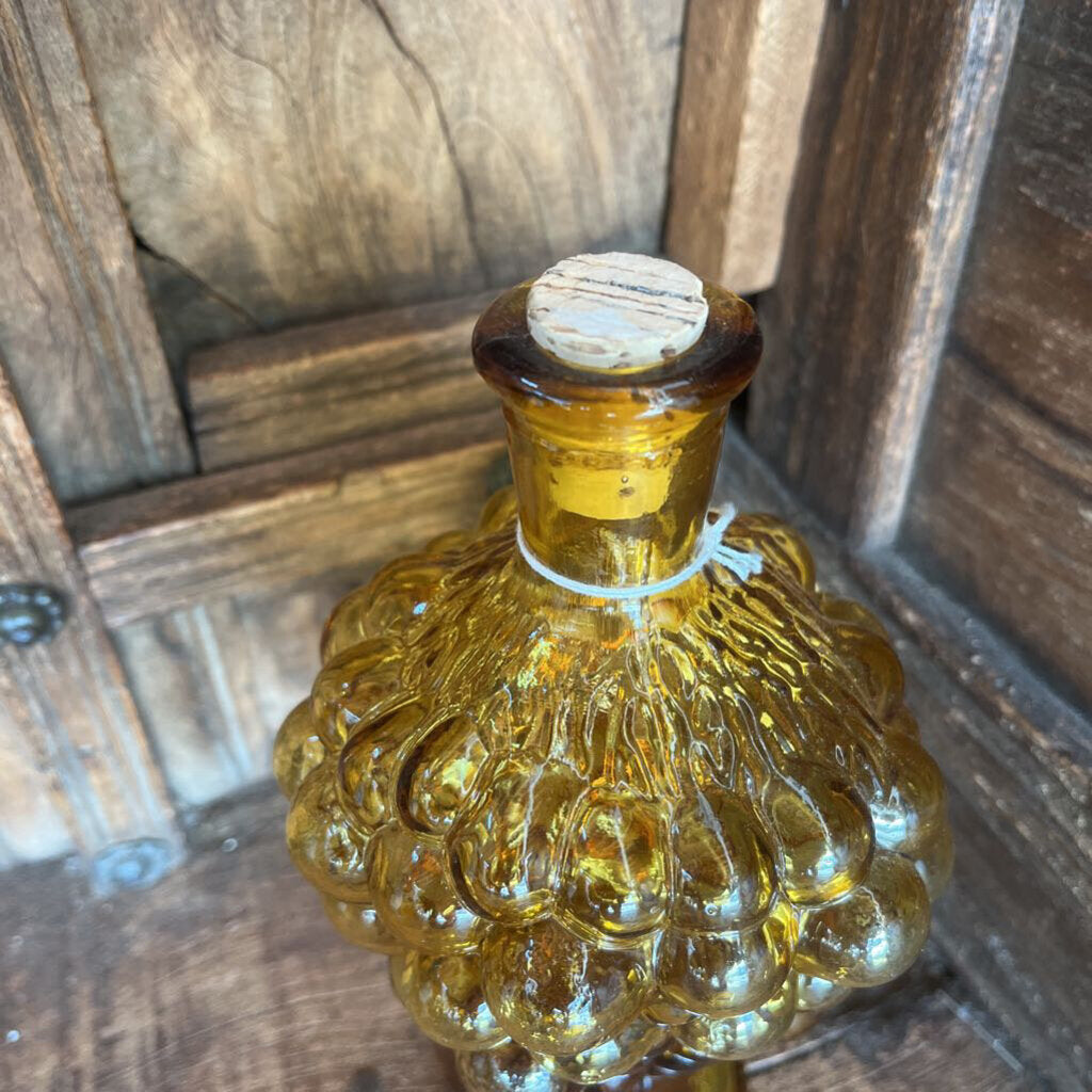 AMBER GLASS GRAPE DESIGN DECANTER CORK