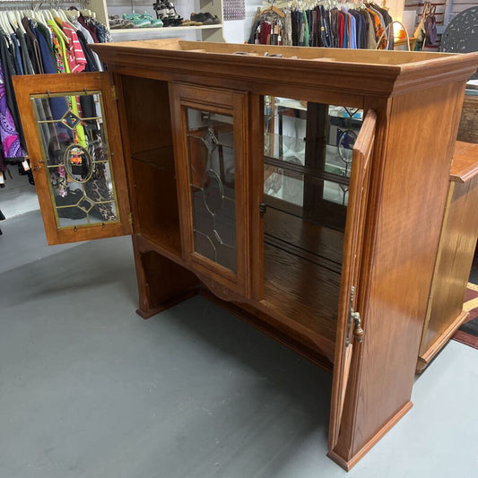 CABINET W/ HUTCH
