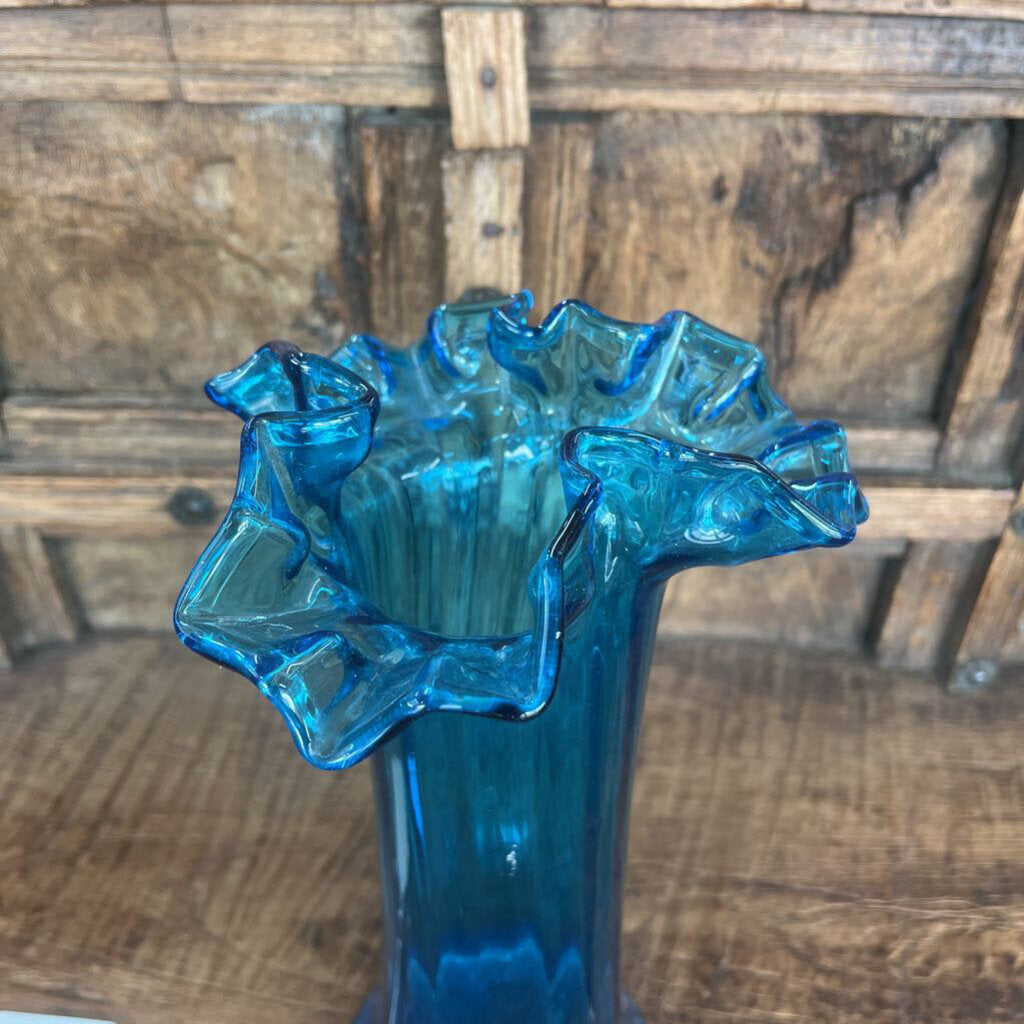 VTG BLUE RUFFLE TOP ART GLASS VASE