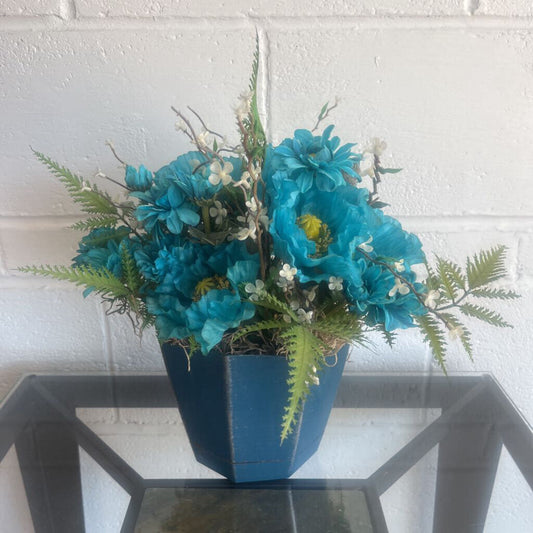 TEAL FLORAL ARRANGEMENT