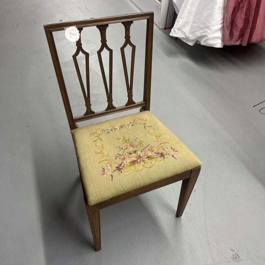 AMERICAN FEDERAL ANTIQUE CHAIR