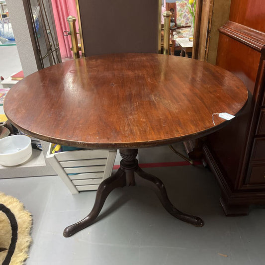 ROUND ANTIQUE TABLE