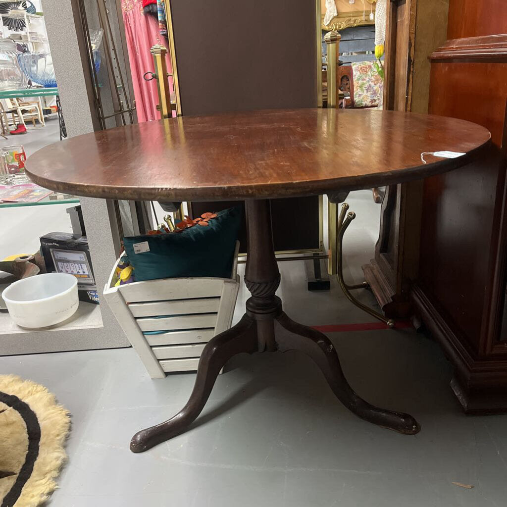 ROUND ANTIQUE TABLE