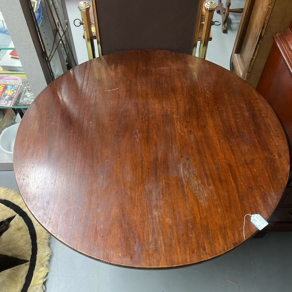 ROUND ANTIQUE TABLE