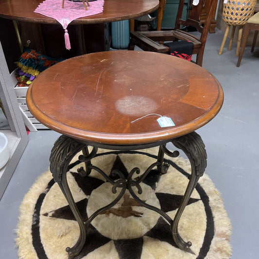ROUND END TABLE