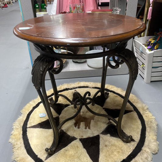 ROUND END TABLE