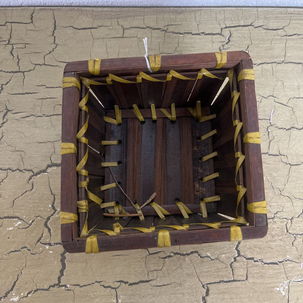 SMALL SQUARE BAMBOO BASKET