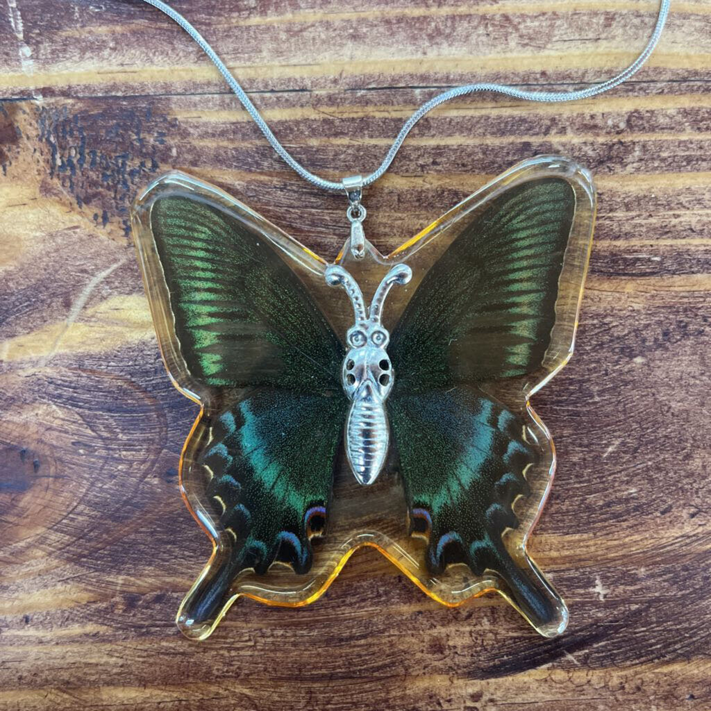 VTG LARGE ACRYLIC BUTTERFLY PENDANT W/STERLING SILVER NECKLACE