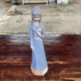 VINTAGE PORCELAIN EUROPEAN GIRL