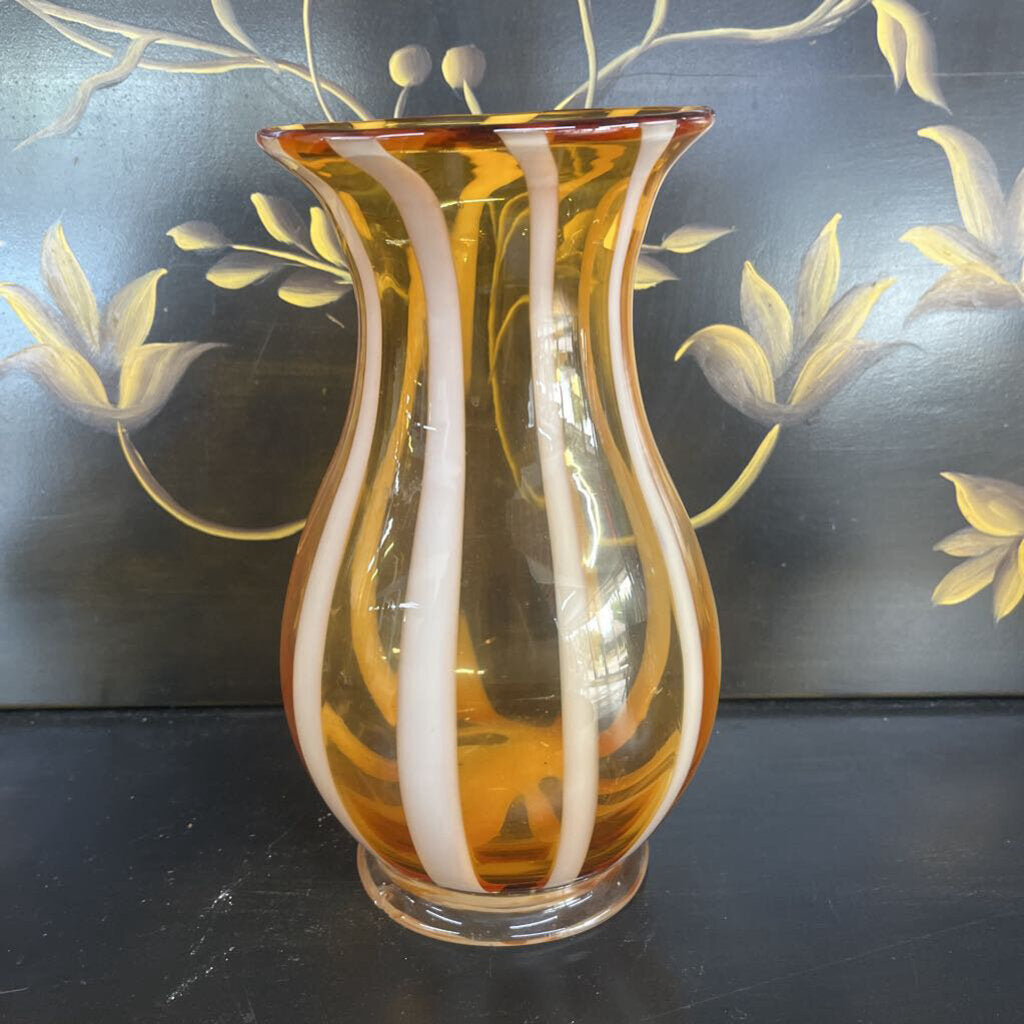 VINTAGE BUTTERSCOTCH GLASS VASE