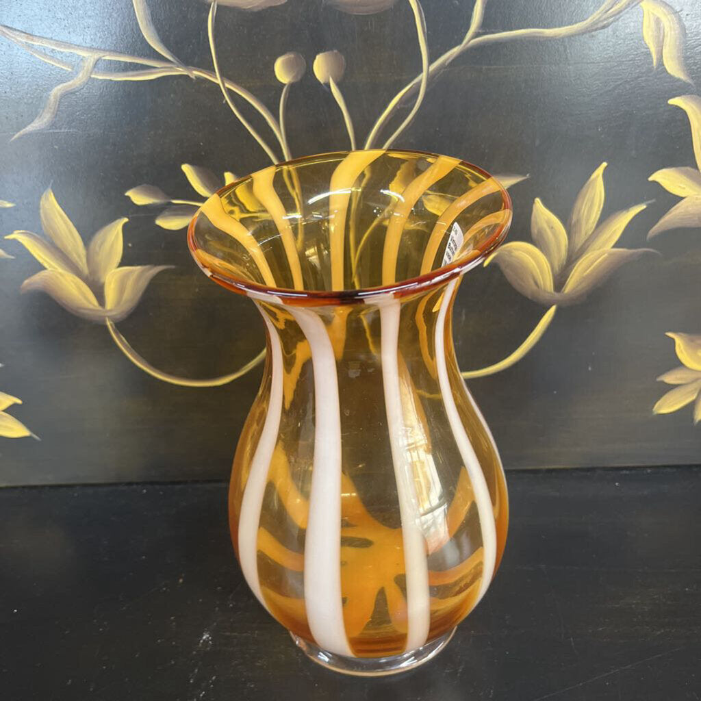 VINTAGE BUTTERSCOTCH GLASS VASE
