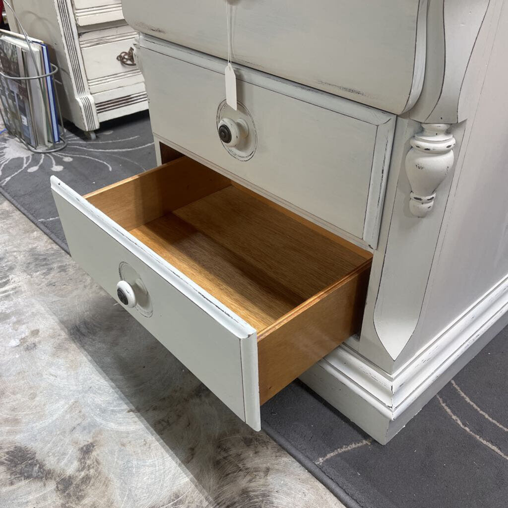 BROYHILL DISTRESSED WHITE SOLID WOOD NIGHTSTAND