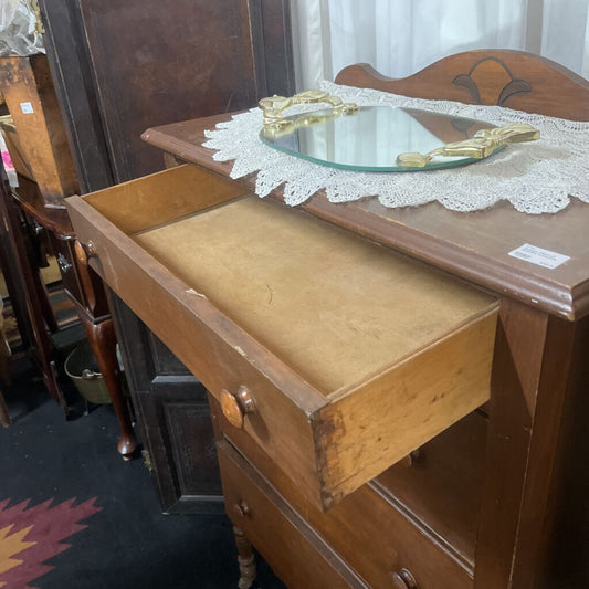 ANTIQUE CHEST OF DRAWERS W/CASTERS