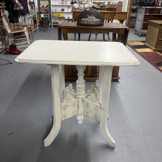 VINTAGE TABLE