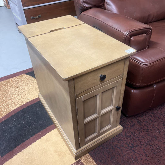 END TABLE W/ STORAGE