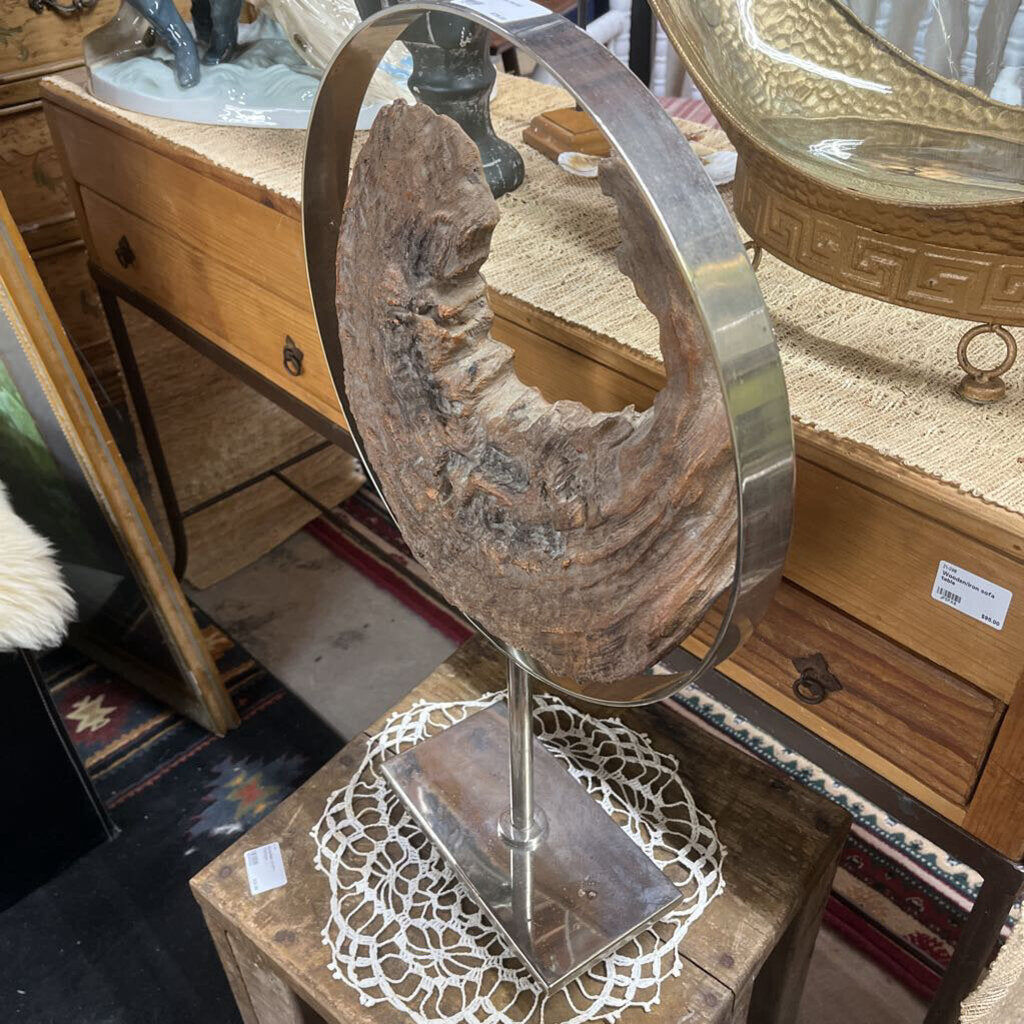 WOOD ON METAL ATAND