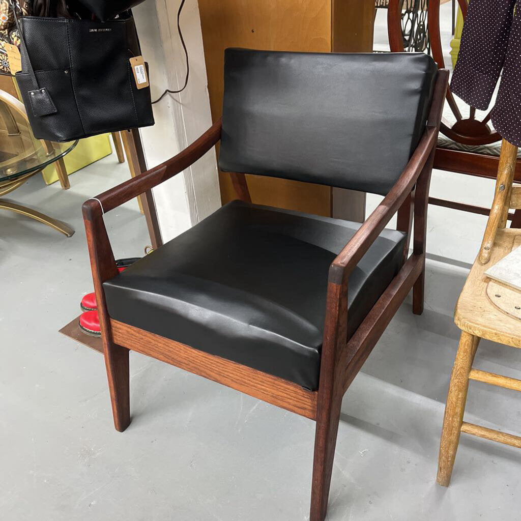 MID-CENTURY SOLID WOOD CHAIR