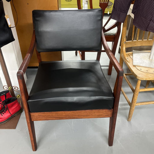 MID-CENTURY SOLID WOOD CHAIR