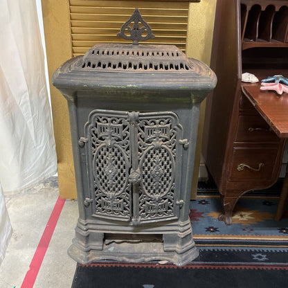 ANTIQUE CAST IRON WOOD BURNING STOVE