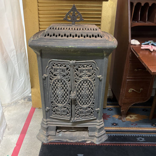 ANTIQUE CAST IRON WOOD BURNING STOVE