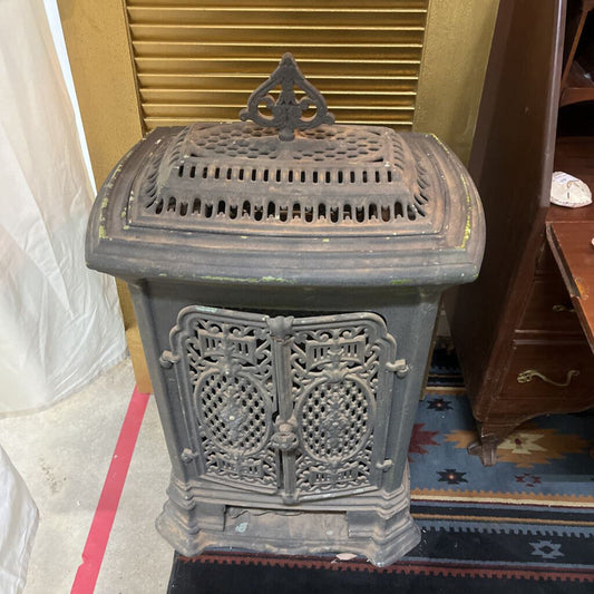 ANTIQUE CAST IRON WOOD BURNING STOVE