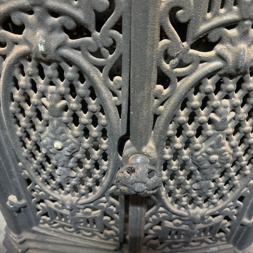 ANTIQUE CAST IRON WOOD BURNING STOVE