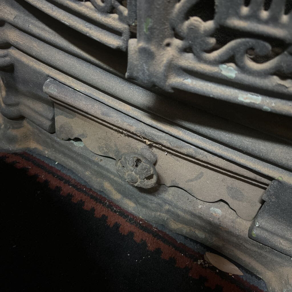 ANTIQUE CAST IRON WOOD BURNING STOVE