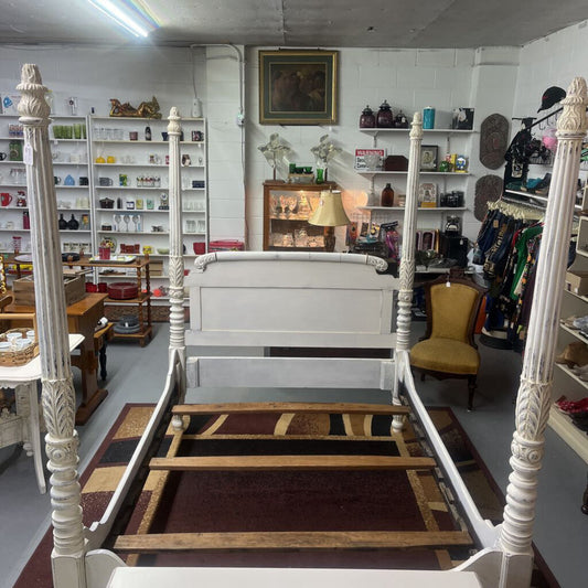 ANTIQUE FULL SIZE BED