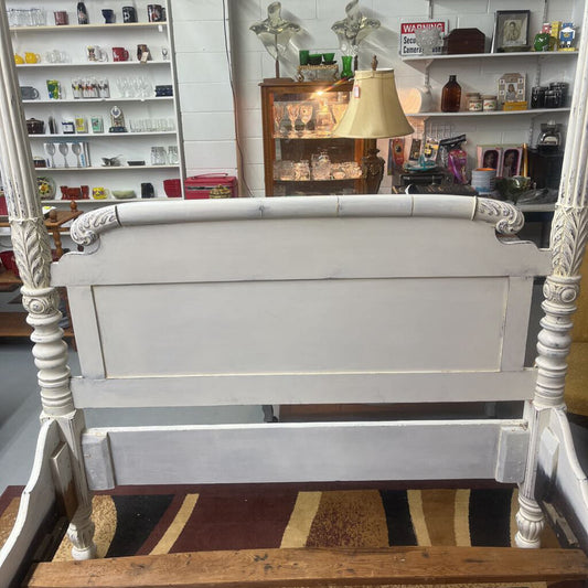 ANTIQUE FULL SIZE BED