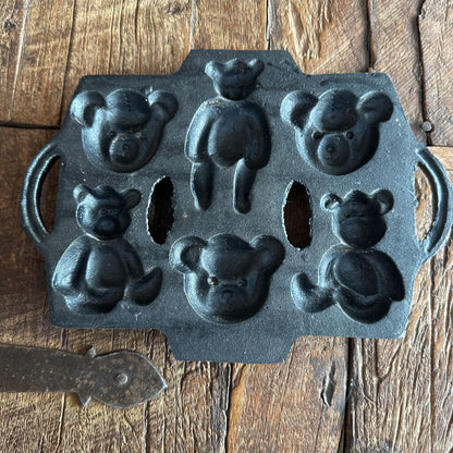 CAST IRON TEDDY BEAR MOLD