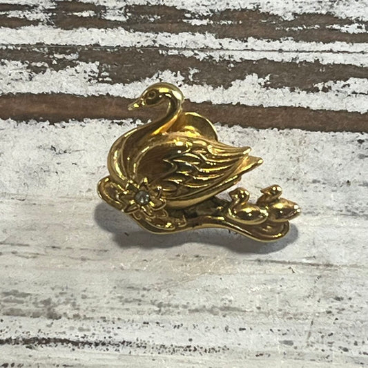 Vtg Avon Swan Family Brooch